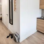 Val - Modern * פולה