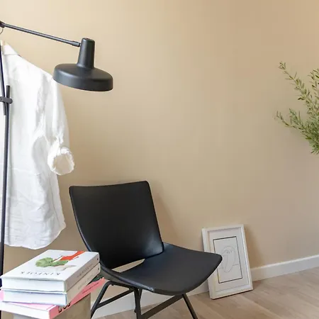 Val - Modern Apartment *